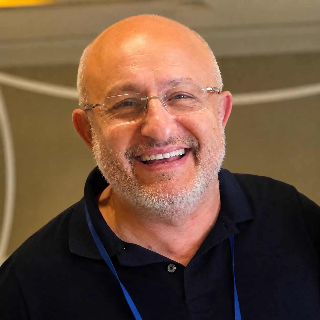 Portrait of Prof. Dr. Günter Hafız, smiling, in a dark polo shirt